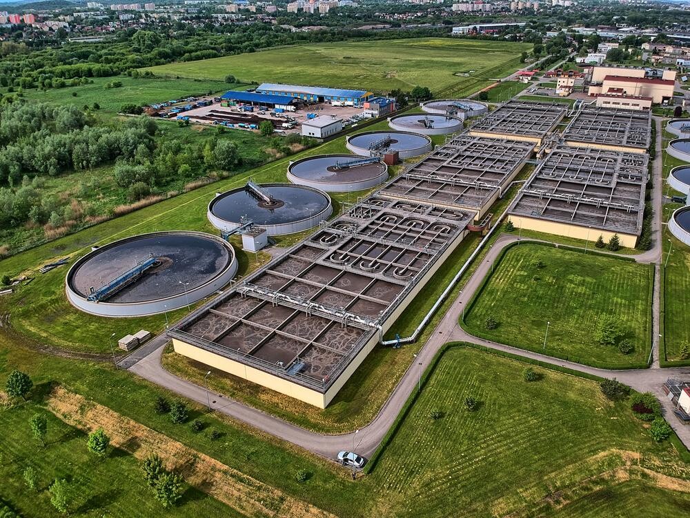 Widok na oczyszczalnię ścieków płaszów z Lotu ptaka